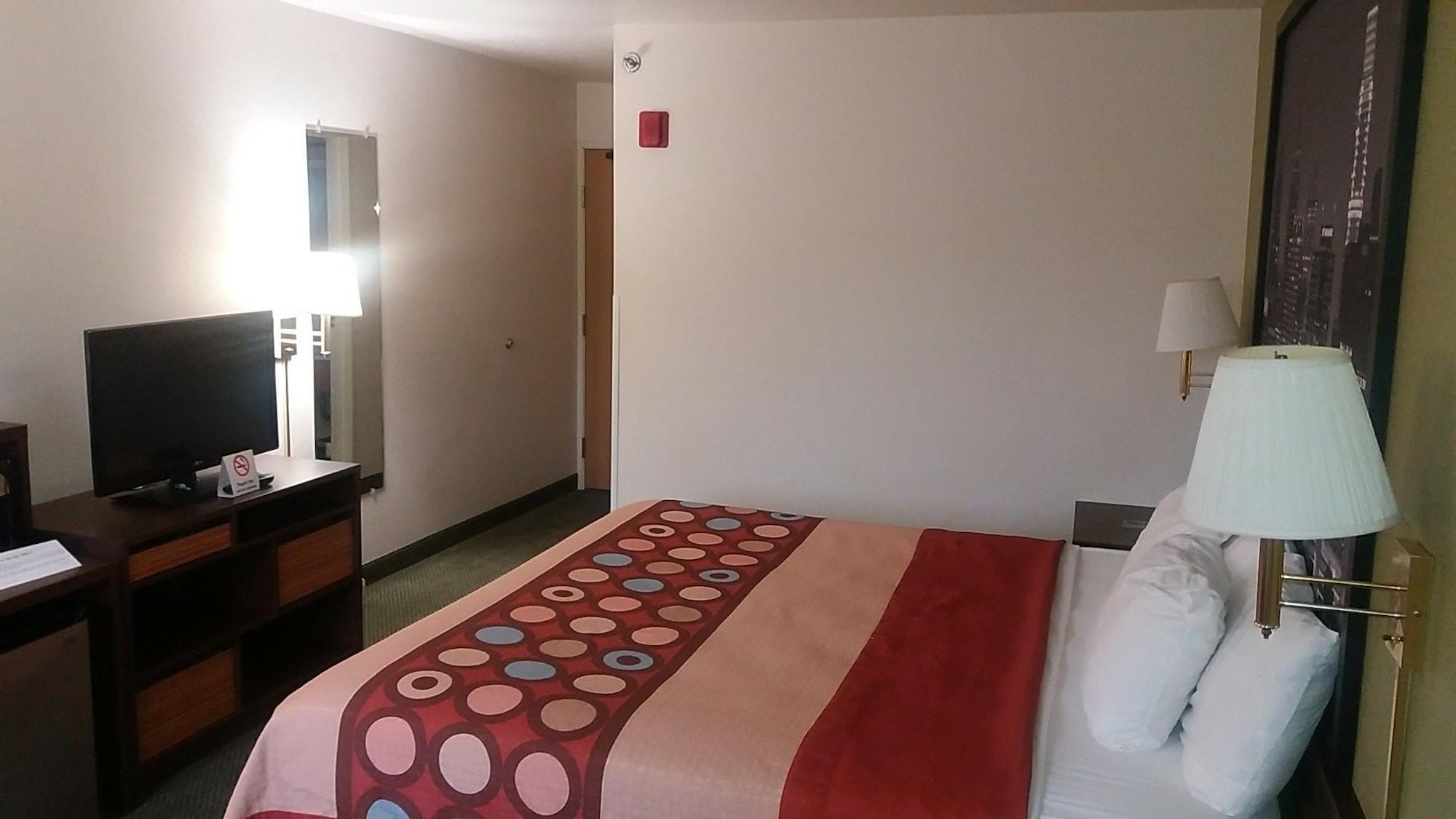 ซูเปอร์ 8 บาย วินด์แฮม เวสต์ มิดเดิลเซ็กซ์ - แชรอน แอเรีย Hotel West Middlesex ภายนอก รูปภาพ